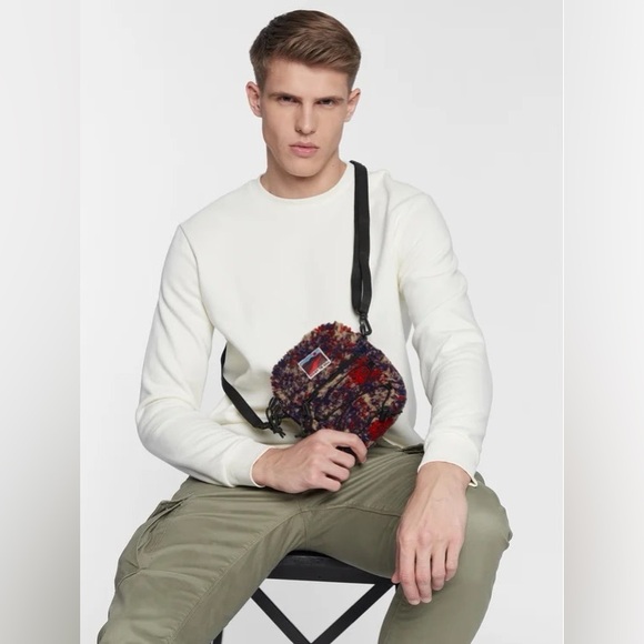 25. VANS MN BAIL SHOULDER BAG - Picture 1 of 10